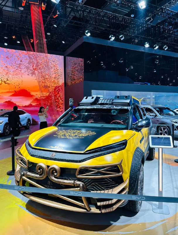 Шоу и экспериментальные тренды на китайском автосалоне