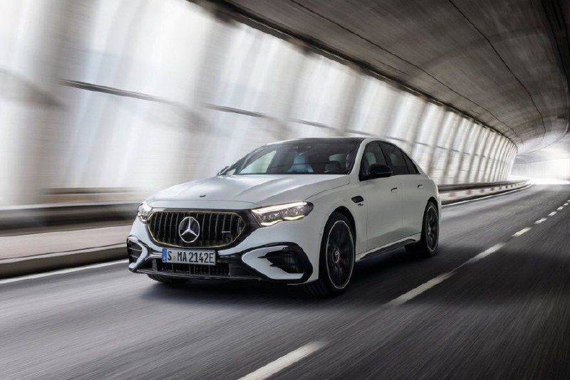 Новый Mercedes E53 AMG в России: цена и характеристики