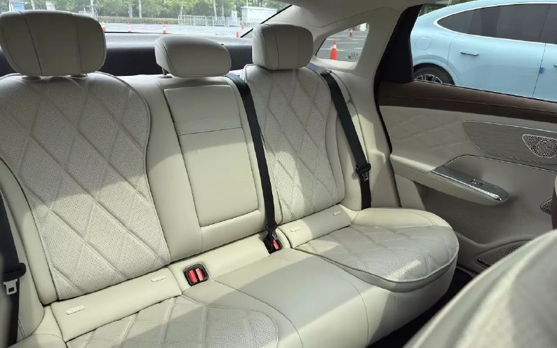 Chery Fulwin A9: Роскошный бизнес-седан с гибридной техникой и современными характеристиками