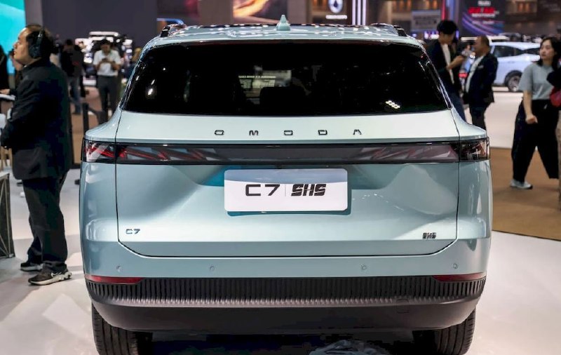 Объявление о новом кроссовере Omoda C7 и его гибридной версии