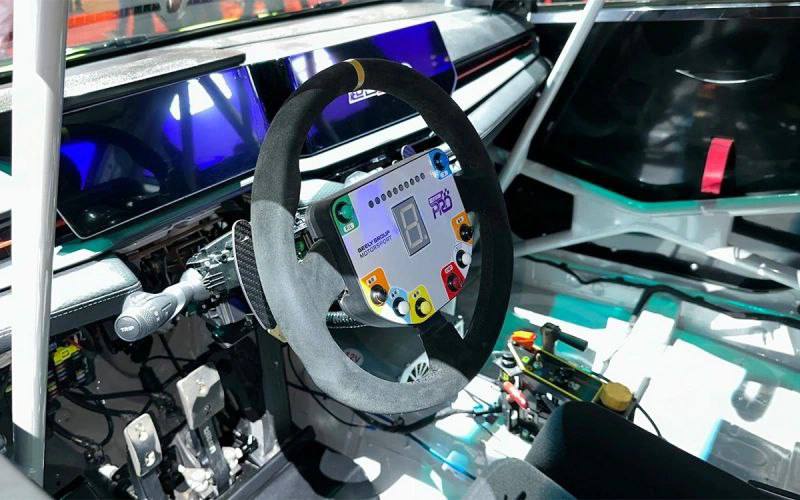 Geely представил спортивную модель на метаноле с мощностью 250 л.с.