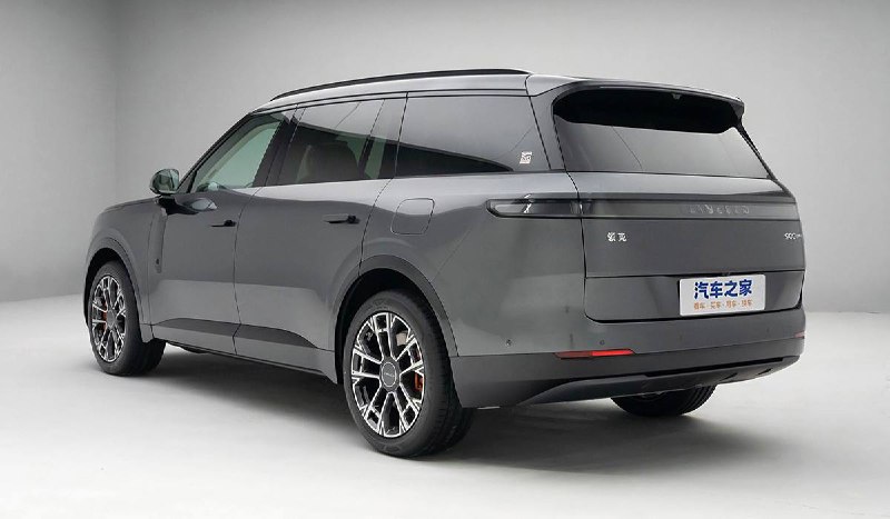 В Китае стартовали продажи нового флагманского кроссовера Lynk & Co 900