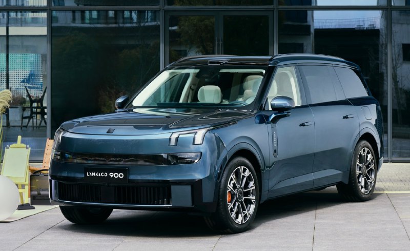 В Китае стартовали продажи нового флагманского кроссовера Lynk & Co 900