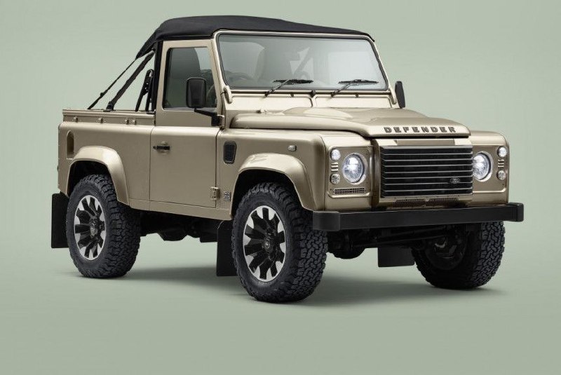 Обновленный Land Rover Defender 90 с V8 и открытым верхом: новое воплощение классики
