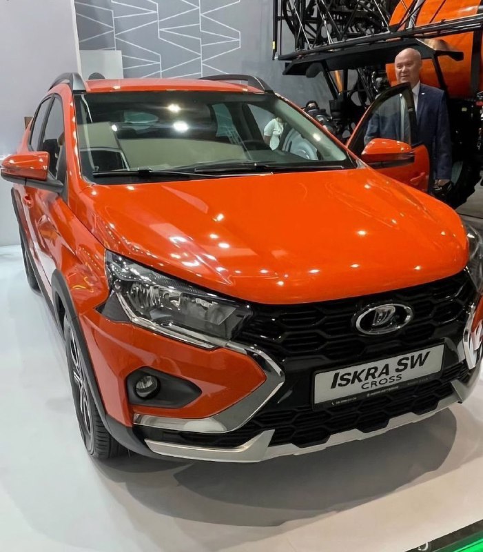АвтоВАЗ презентовал новую модель LADA Iskra SW Cross на выставке в Ташкенте