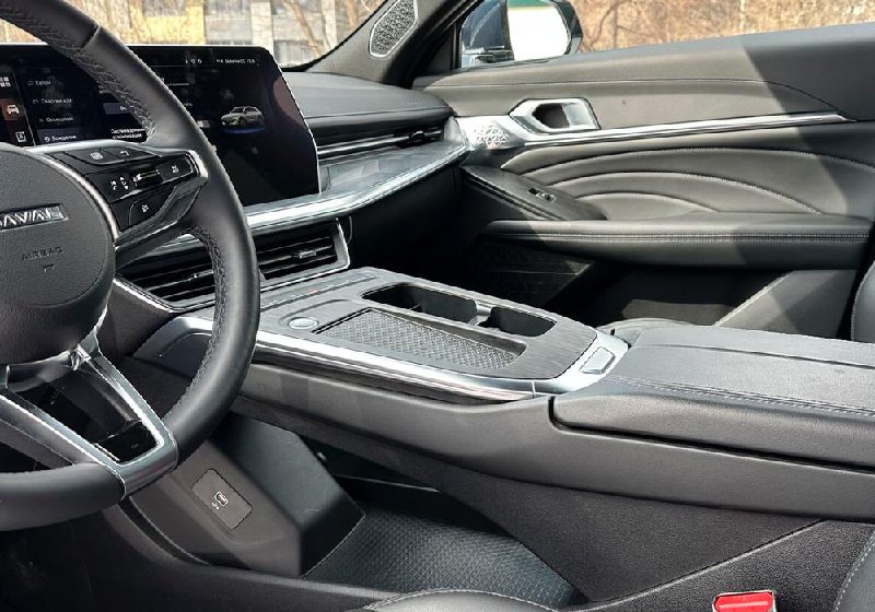 Сравнение кроссоверов Geely Atlas и Haval F7: преимущества и недостатки