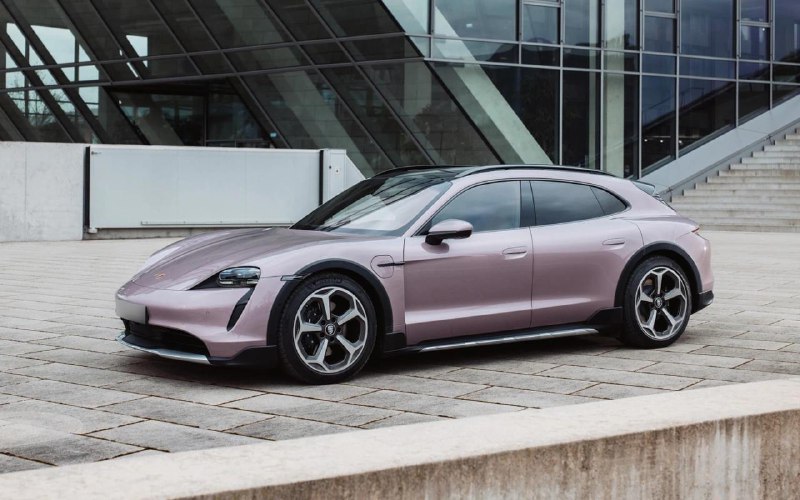 В Россию поступил уникальный электромобиль Porsche Taycan с расширенным оснащением