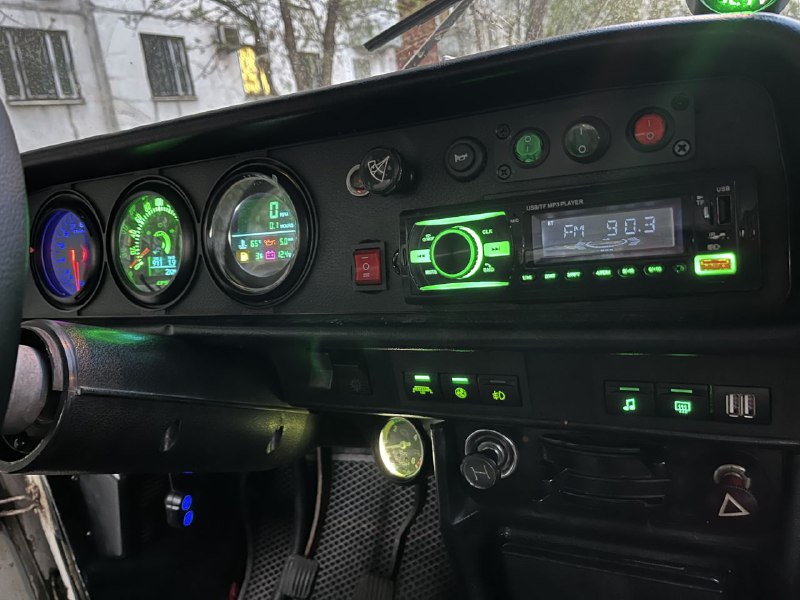 Тюнинг автомобиля DRIVE2 с уникальными приборами и ностальгической находкой