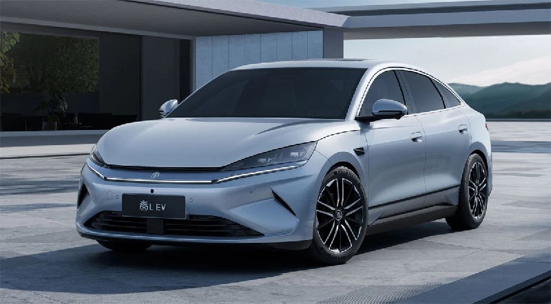 Обновлённый электроседан BYD Qin EV 2025: новые возможности и комплектации