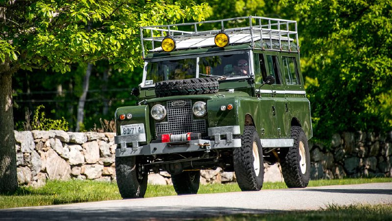 Классические Land Rover превращаются в современные электромобили
