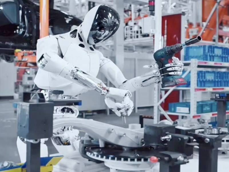 Xpeng презентовали нового робота «Iron» для производственных задач