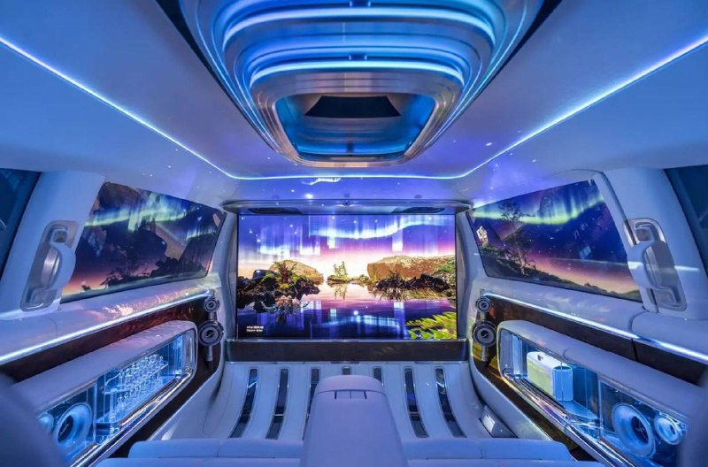 Mercedes-Benz представила футуристический минивэн Vision V с роскошными технологиями