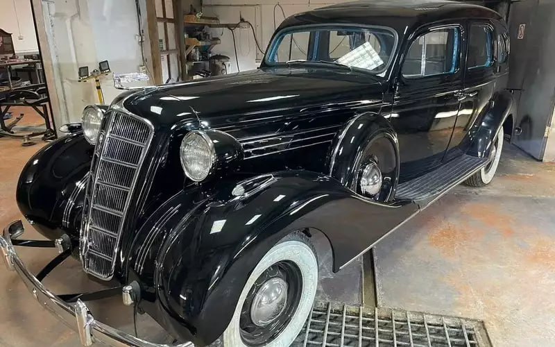 Редкий советский лимузин ЗИС-101 выставлен на продажу в Новосибирске