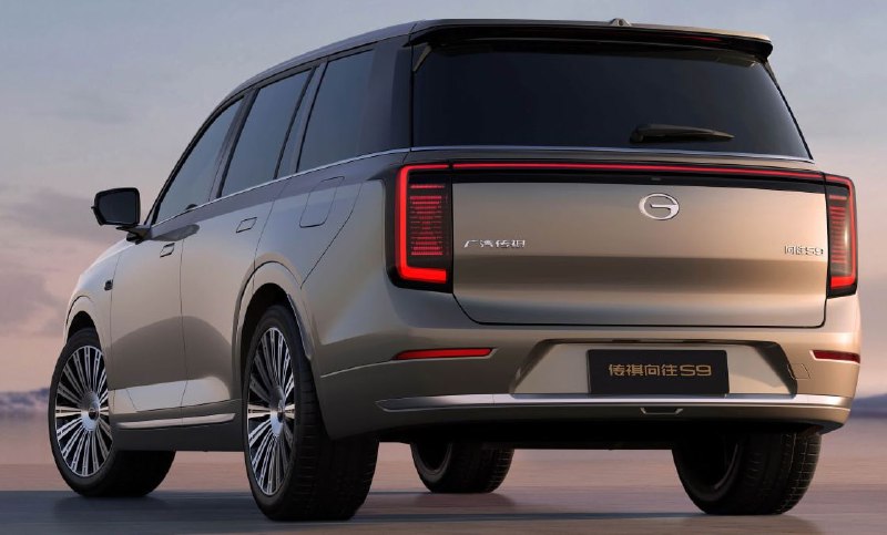 Новый роскошный кроссовер Trumpchi S9: высокотехнологичный гибрид с автопилотом
