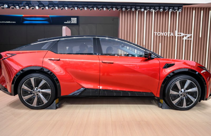 Компания Toyota презентовала электрический кроссовер bZ5 на автосалоне в Шанхае