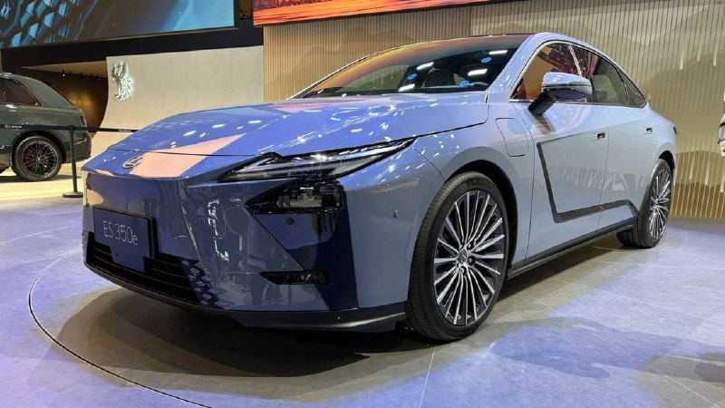 Lexus представляет полностью электрическую версию модели ES