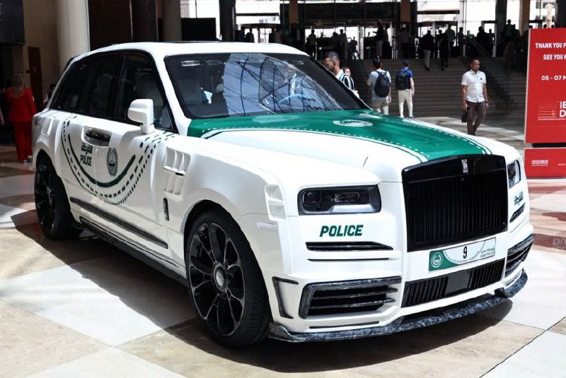 Дубайская полиция обзавелась роскошным кроссовером Rolls-Royce Cullinan с модификациями от Mansory