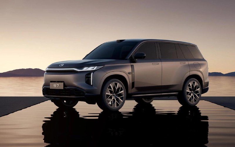 В России появится гибридный кроссовер GAC S7 с технологией автопилота и запасом хода более 1000 км