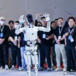 На автошоу представлен гуманоидный робот Xpeng Iron для сборки электромобилей