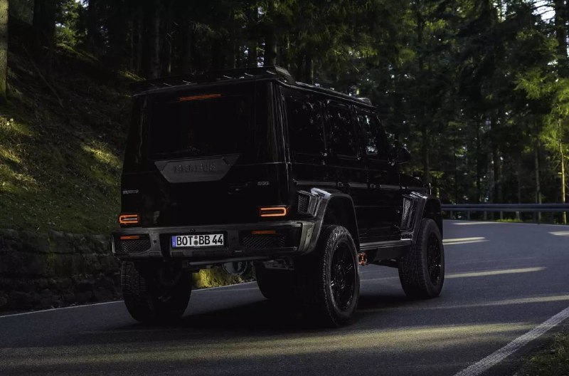 Brabus представил внедорожный монстр на базе Гелика с рекордным клиренсом и мощностью