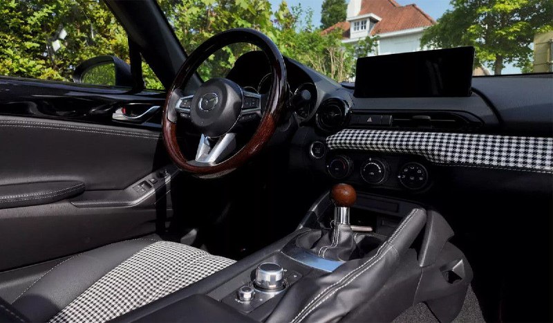 Новый ретро-стильный проект Mazda MX-5 Toji от Gisele Racing