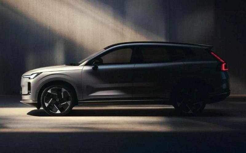 Volvo представила новый гибридный кроссовер XC70 с расширенными возможностями электромотора