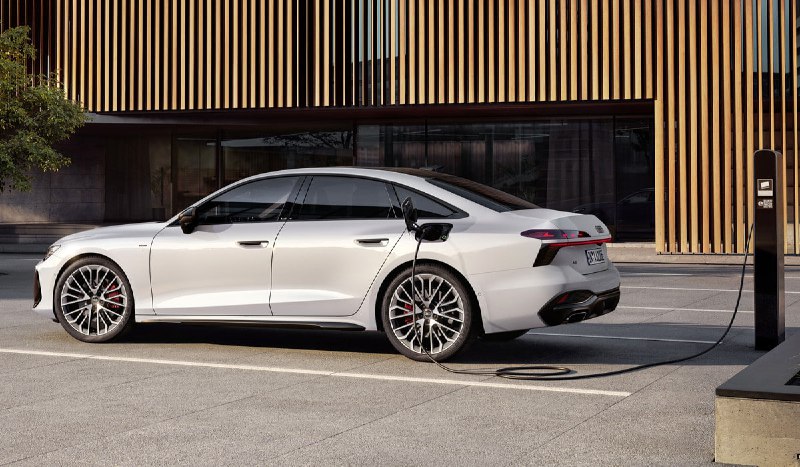 Выпуск новых гибридных моделей Audi A6: седан и универсал