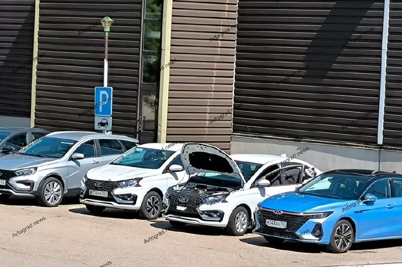 АВТОВАЗ сравнивает китайский бизнес-седан Chery Arrizo 8 с российским LADA Aura
