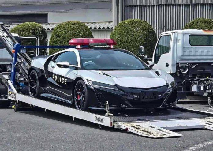 Японская полиция оснастила свой автопарк новым гиперкаром Honda NSX