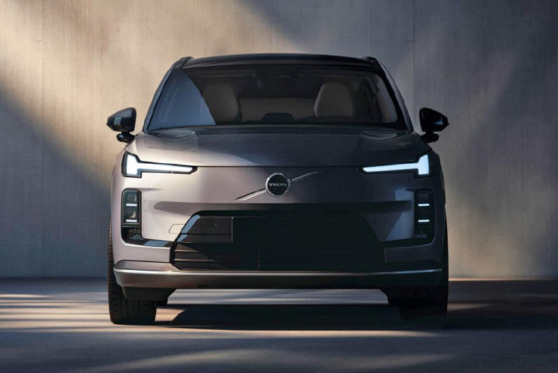 Volvo презентовала обновленный кроссовер XC70 с гибридной технологией