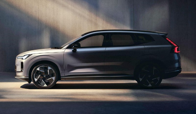 Volvo презентовала обновленный кроссовер XC70 с гибридной технологией