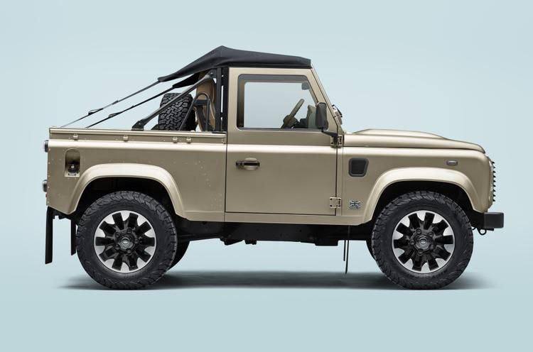 Land Rover возвращает культовый Defender с мягкой крышей и кастомными опциями
