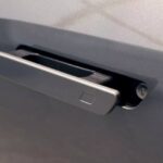 Автопроизводители возвращаются к классическим дверным ручкам и физическим кнопкам