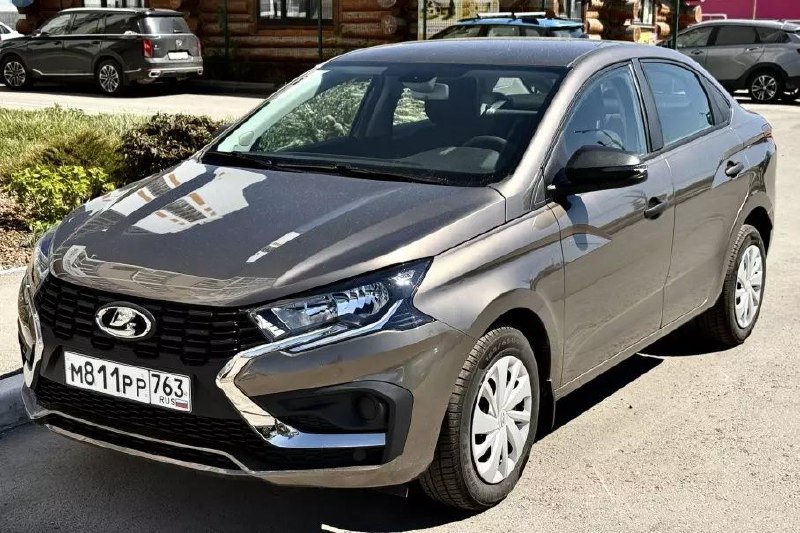 Новая LADA Iskra: первые фото базовой версии и планы продаж