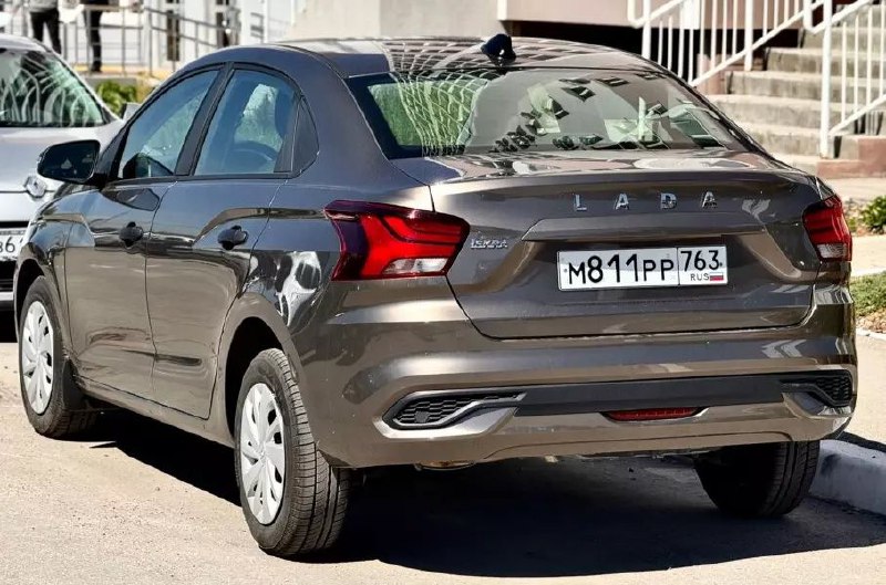 Новая LADA Iskra: первые фото базовой версии и планы продаж