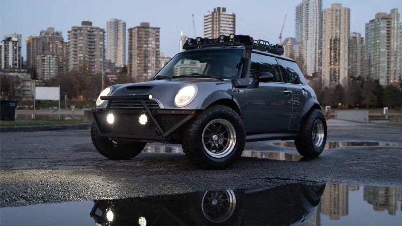 Переделанный классический MINI Cooper S выставлен на продажу как внедорожник
