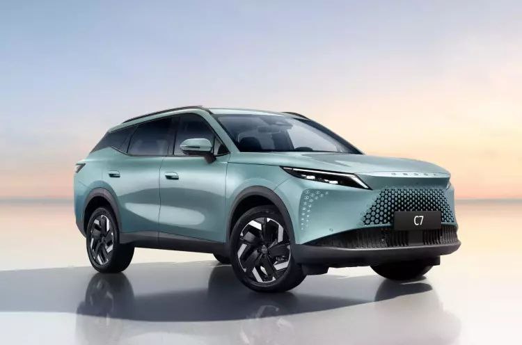 Цены и характеристики нового кроссовера Omoda C7 для российского рынка