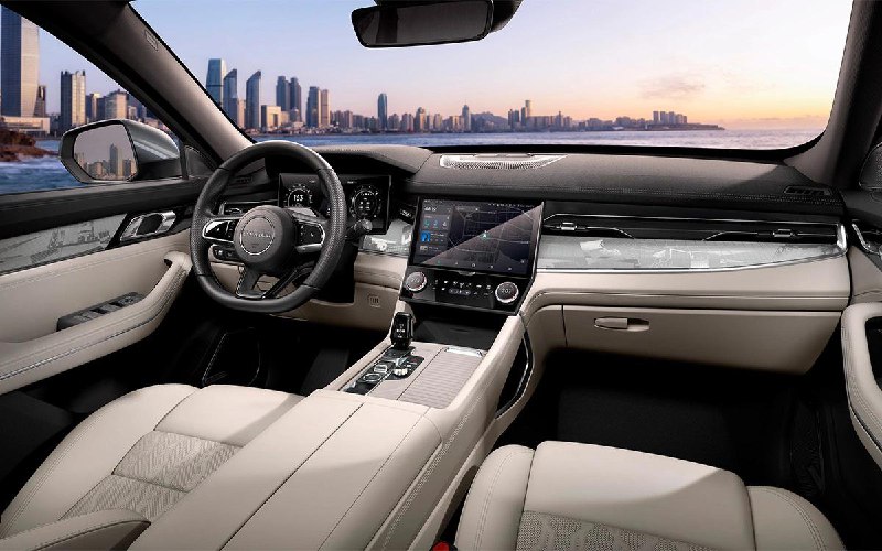 В России стартуют продажи нового флагманского кроссовера Lynk & Co на базе Volvo XC90