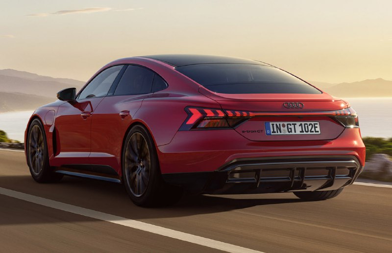 Audi представила более доступную версию электроседана e-tron GT