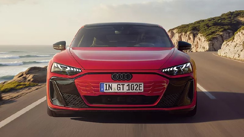 Audi представила более доступную версию электроседана e-tron GT