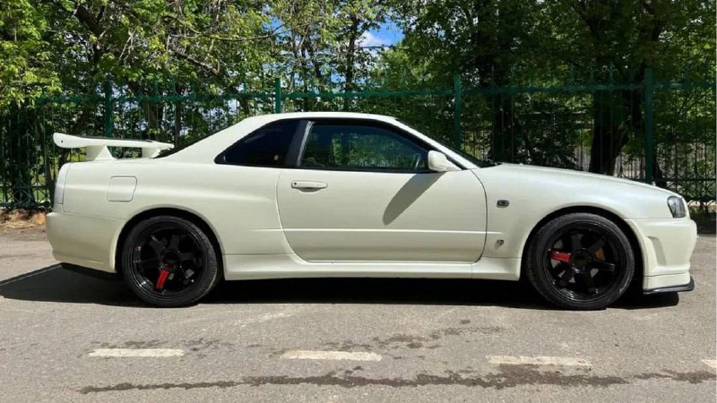 Редкий Nissan Skyline R34 V-Spec II Nur продается в Москве за рекордную сумму