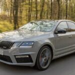 В России продолжается поставка седанов Skoda Octavia старого кузова A7 по доступным ценам