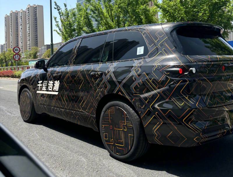 Новый серийный кроссовер Geely Starship 9: инновационная гибридная технология и конкуренция на рынке