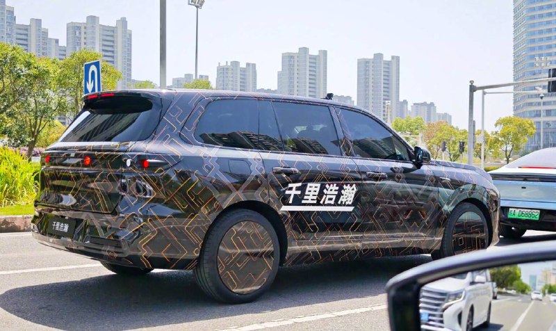 Новый серийный кроссовер Geely Starship 9: инновационная гибридная технология и конкуренция на рынке