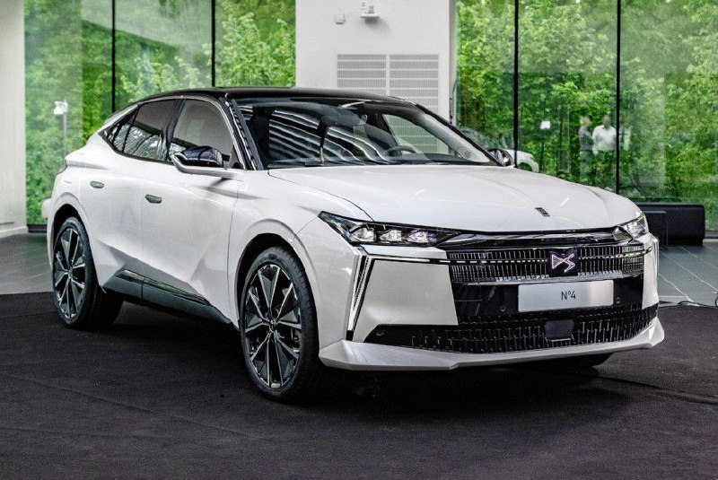 Обновление DS 4: смена названия и новая электрическая версия