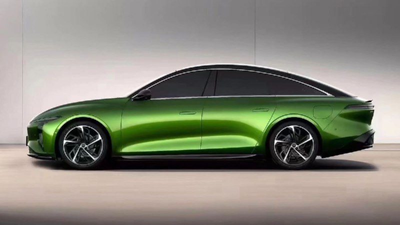 В Россию скоро поступит электромобиль Forthing S7 с современным дизайном и большим запасом хода