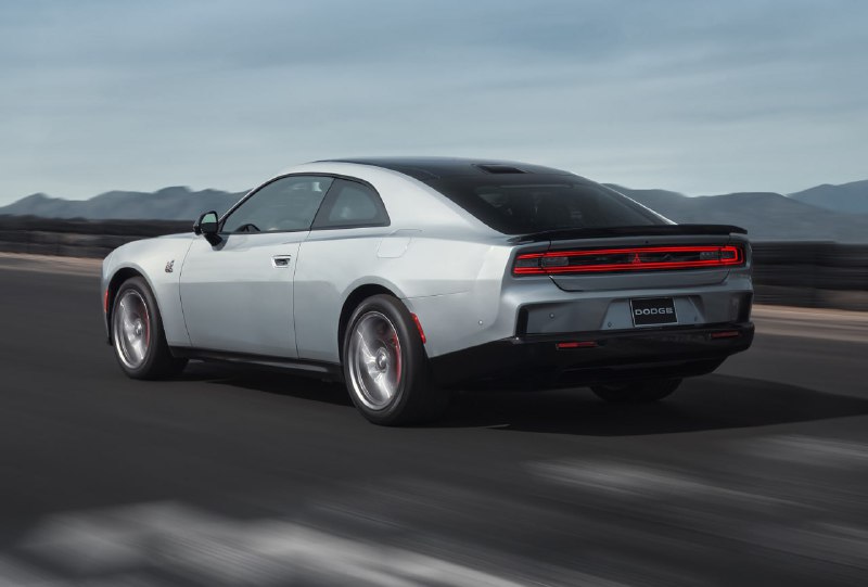 Проблемы электромодели Dodge Charger в США: ставка на бензиновые версии