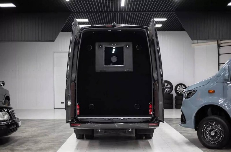 Роскошный бронированный Mercedes Sprinter появился в продаже в России