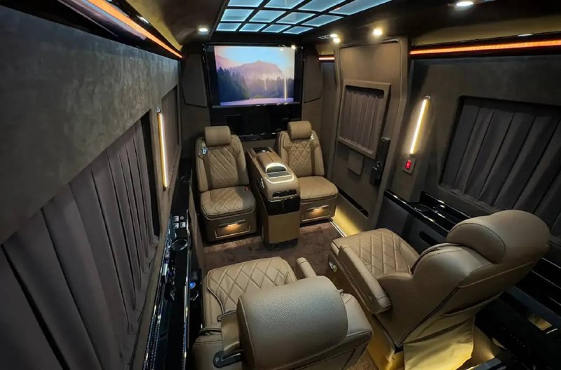 Роскошный бронированный Mercedes Sprinter появился в продаже в России