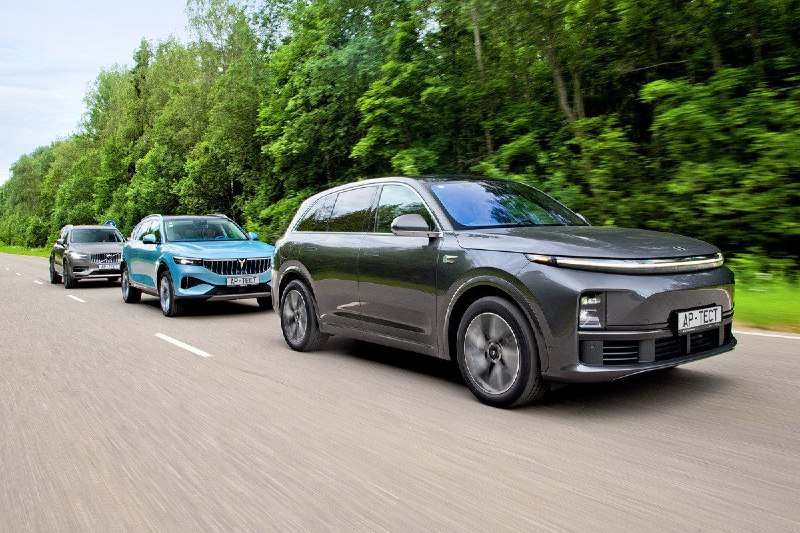 Обзор последних автомобильных тестов и сравнений в журнале Авторевю
